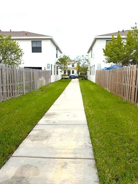 Building Photo - 470 NE 12th St