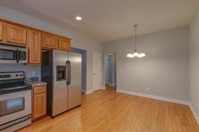 Building Photo - Beautiful 3 bedrooms 2.5 bathrooms in Spri...