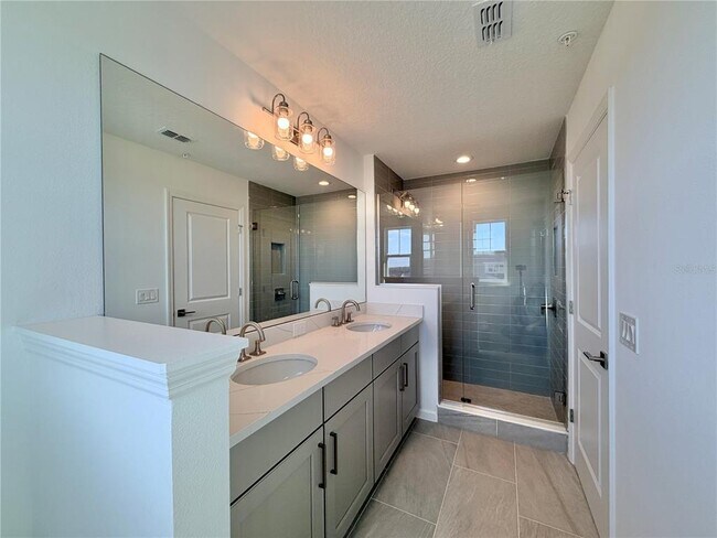 Building Photo - 1855 Pinecliff Dr