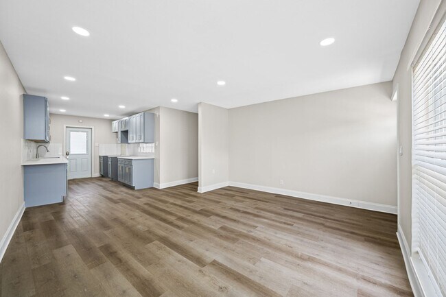 Building Photo - Davis Islands! RARE 3/2 FRESHLY RENOVATED,...