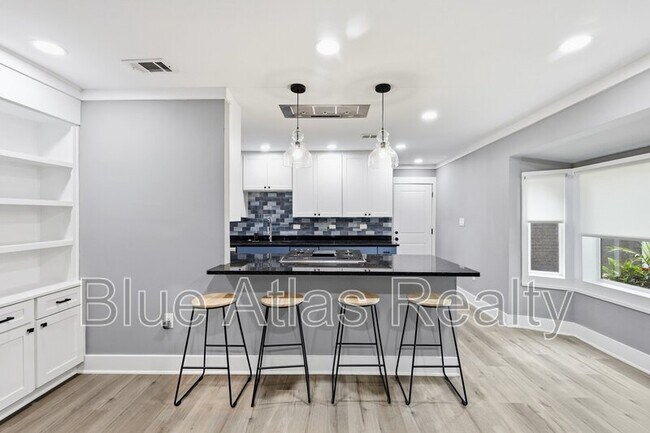 Building Photo - 15625 Terrace Lawn Cir