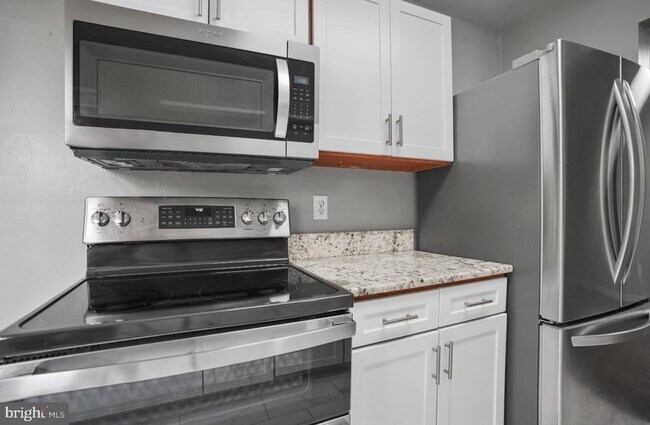 Building Photo - 4 Cedar Valley Pl