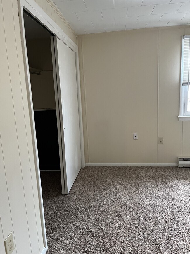 Building Photo - 611 Lincoln Way W