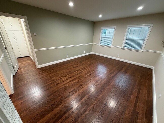 Building Photo - 71 Suffolk Ave