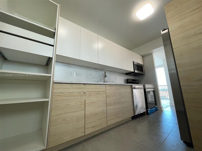 Building Photo - 8888 Collins Ave