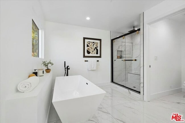 Building Photo - 15655 Castlewoods Dr