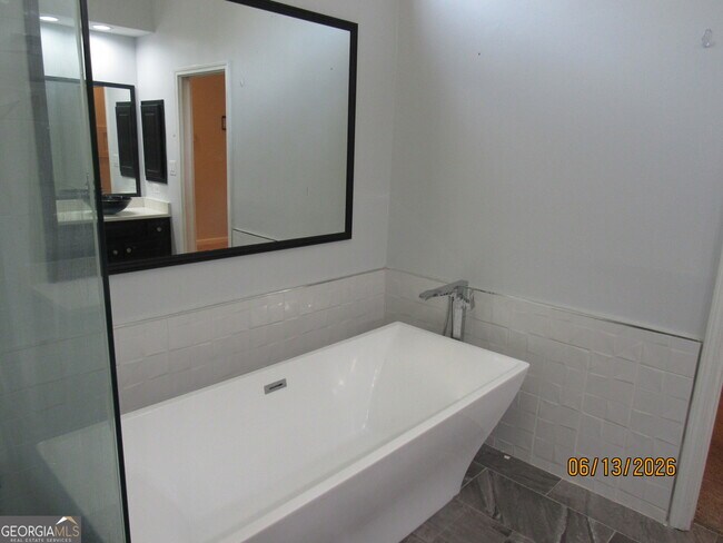 Building Photo - 115 Sutton Ct