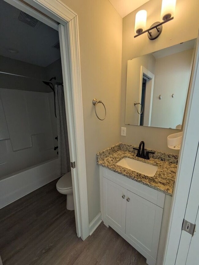 Building Photo - Charming Single Family 3BD/1.5BA Home in Hickory!