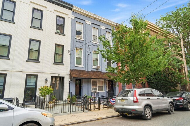 Building Photo - 130 Bloomfield St