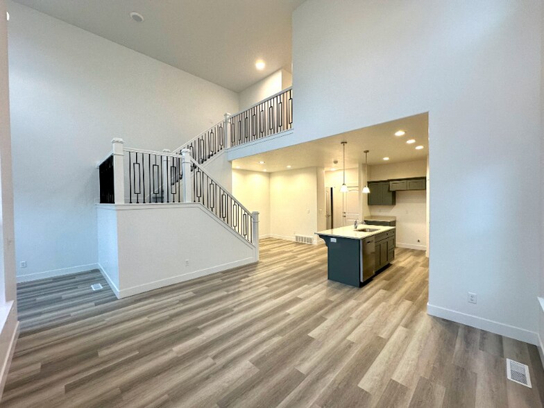 Building Photo - 4558 W Watchmen Wy