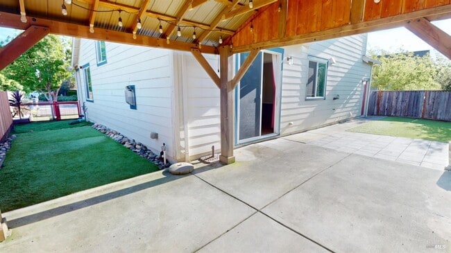 Building Photo - 2060 Pascal St
