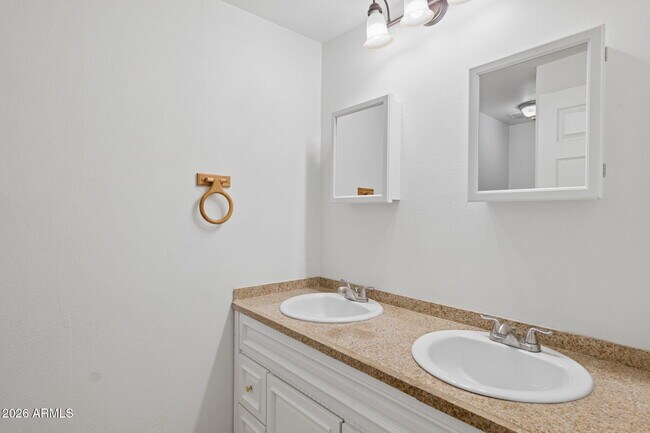 Building Photo - 7 S Catalina St