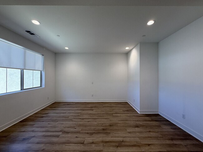 Building Photo - 39338 Stirrup Ct
