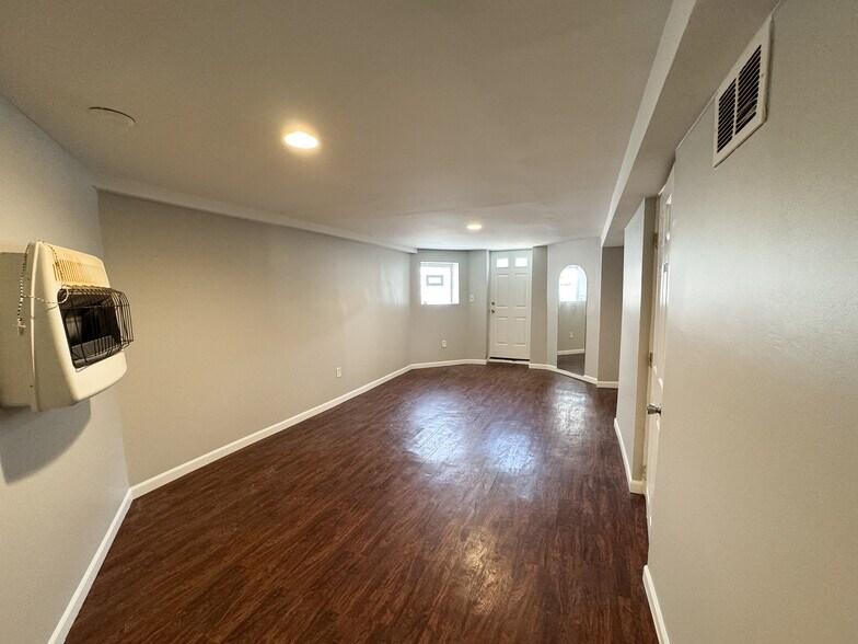 Building Photo - 4038 W Potomac Ave