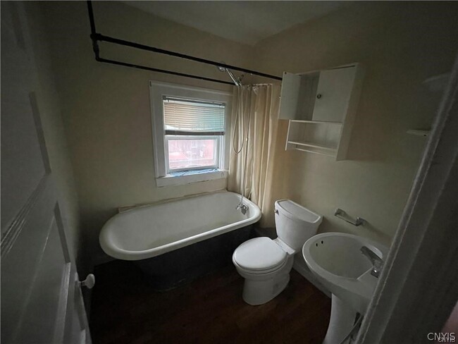 Building Photo - 209 William St