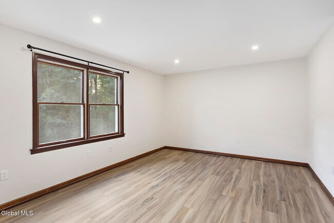 Building Photo - 62 Devitt Rd