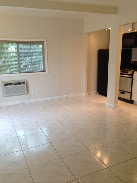 Building Photo - 1800 Devon Ct