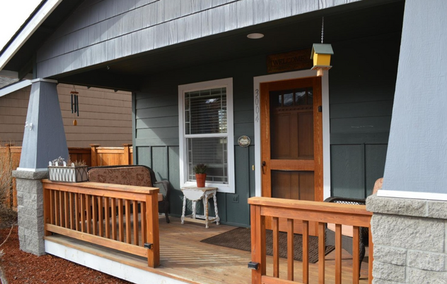Building Photo - Wonderful 3 Bed/2.5 Bath Home in NE Bend -...