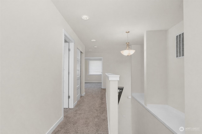 Building Photo - 641 Maggee St SE