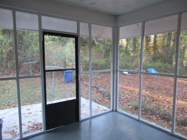 Building Photo - 2032 Rector Dr SW