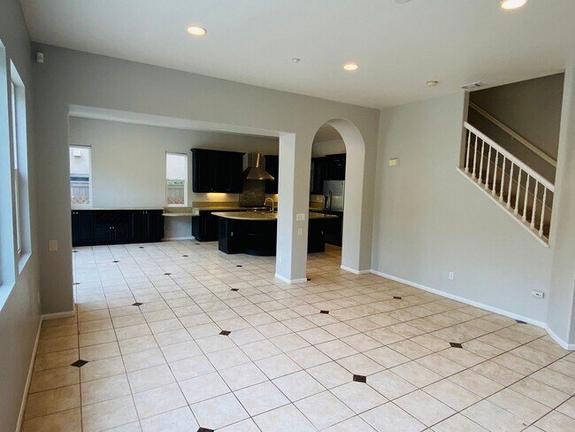 Building Photo - Spacious Encinitas home with open layout, upgraded kitchen, and private backyard