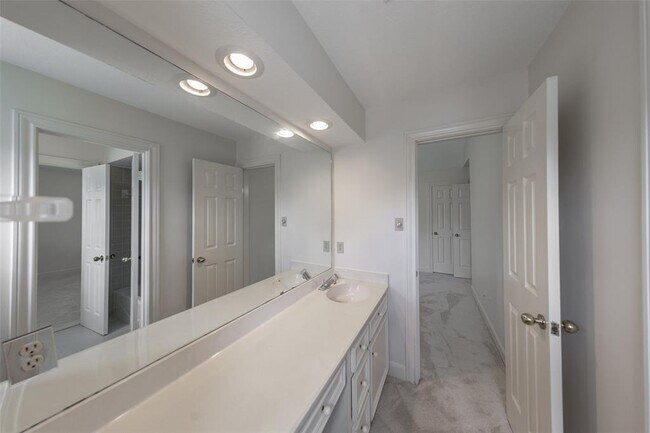 Building Photo - 9559 Doliver Dr