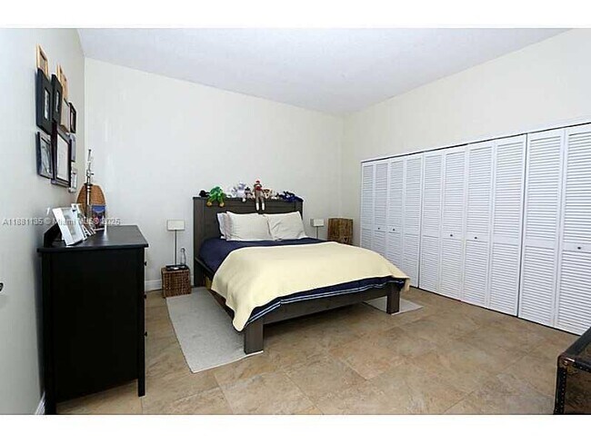 Building Photo - 6917 Collins Ave