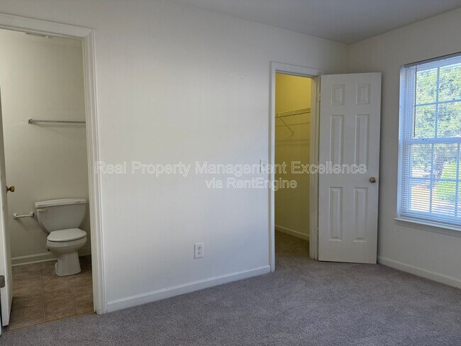 Building Photo - 16 Red Ln