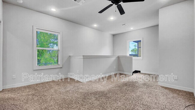 Building Photo - 316 Fairway Dr