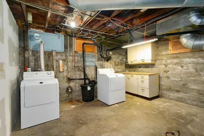 Building Photo - Spacious Lakewood Home with Basement & Outdoor Living **$1000 OFF FIRST MONTH'S RENT**