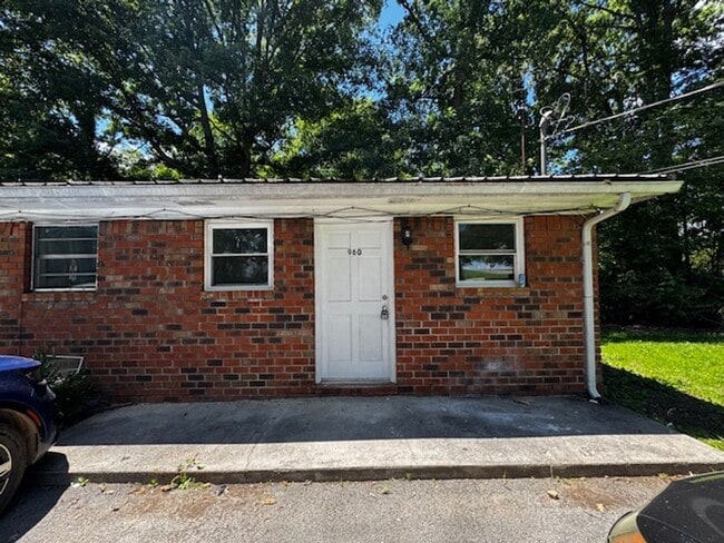 Primary Photo - 50% OFF FIRST MONTH'S RENT IN AUGUST! 1 Be...