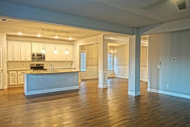 Building Photo - 4216 Textile Ln