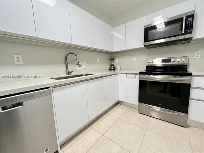 Building Photo - 10185 Collins Ave