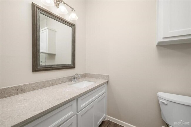 Building Photo - 11 Petri Dr