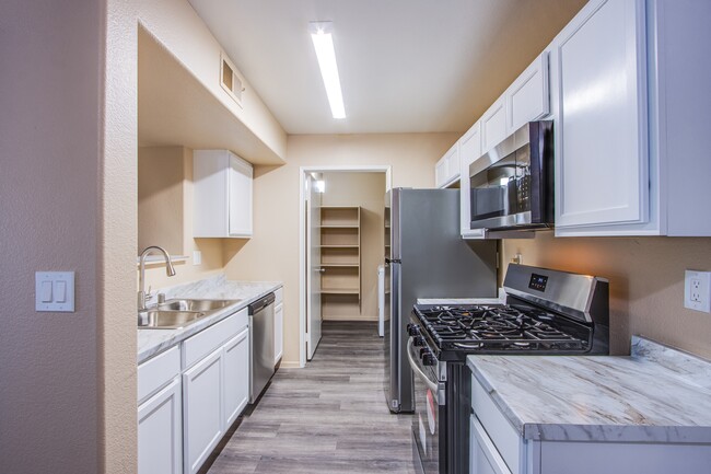 Building Photo - 7885 W Flamingo Rd