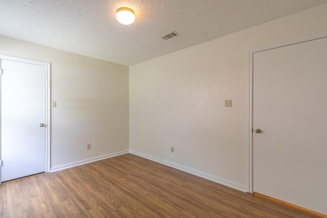 Building Photo - 2411 Raintree Path