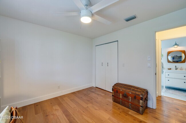 Building Photo - 4712 Dixie Dr