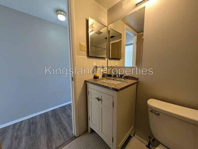 Building Photo - 5353 Walsh St