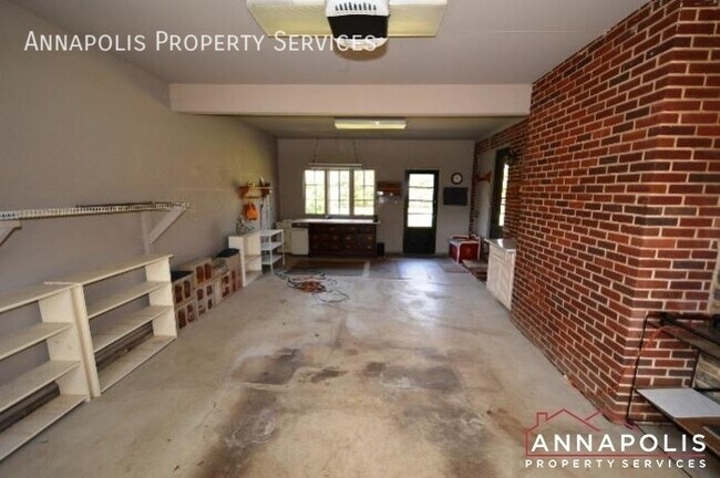 Building Photo - 208 Avondale Cir