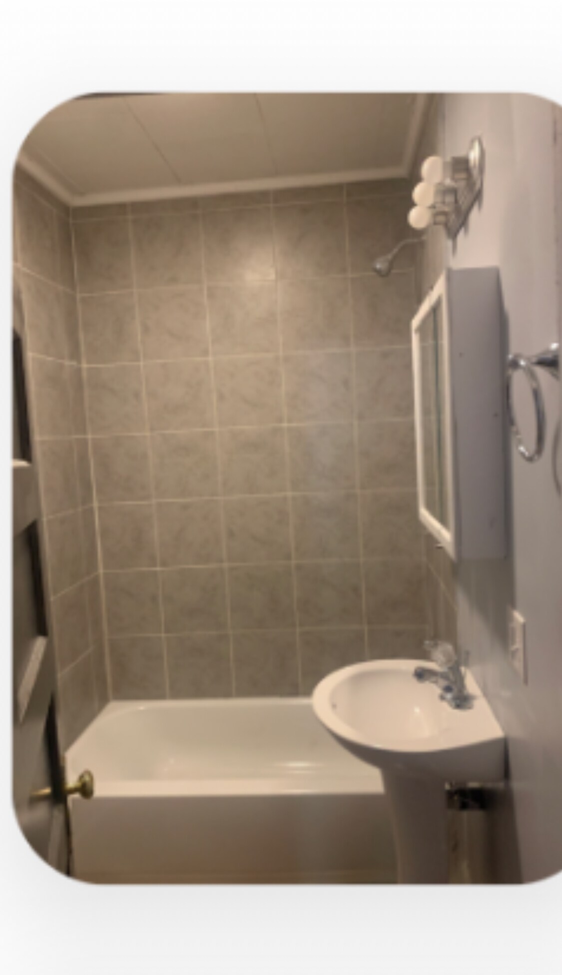 Hall bathroom - 707 Salisbury St