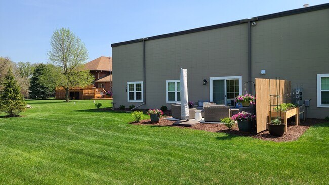 Private Patio Apt F - 247 W Main St