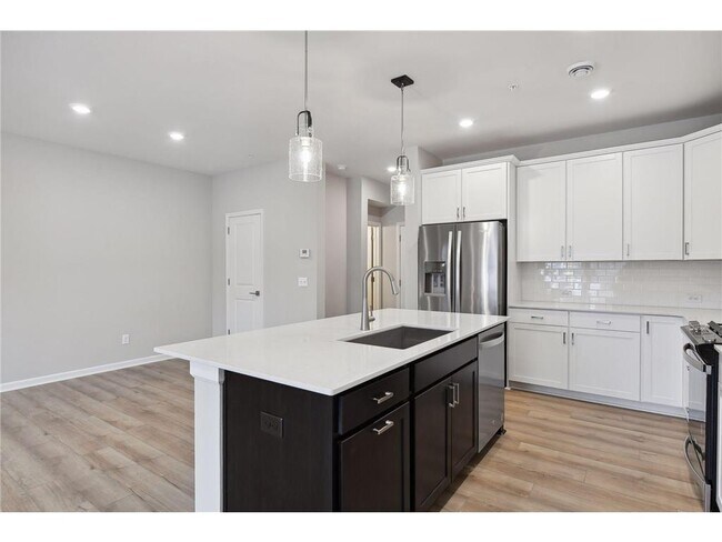 Building Photo - 2438 N Blossom Cir