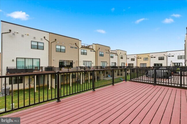 Building Photo - 23551 Buckland Farm Terrace