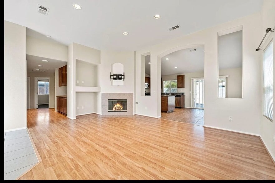 Building Photo - 8497 Tamarack Ave