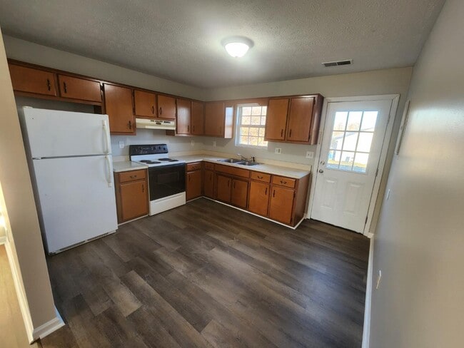 Building Photo - 132 Cardinal Dr