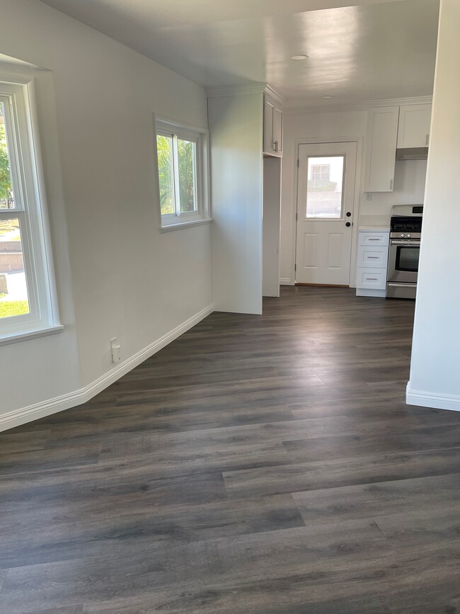 Dining Area - 727 Pine Dr