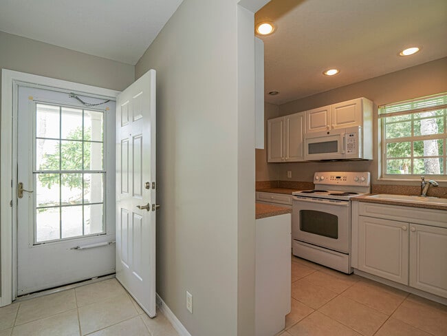 Building Photo - 922 Pirate Cove Ln