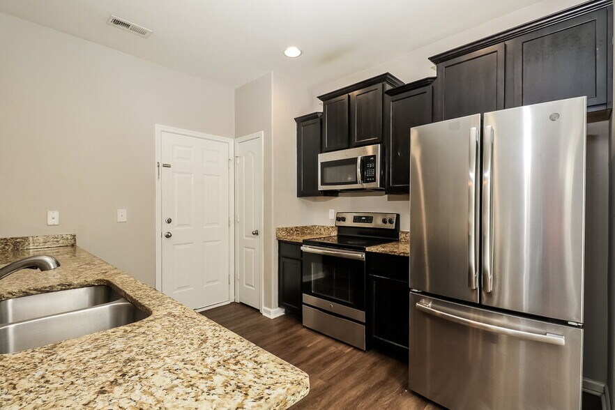 Building Photo - 2541 Meadow Crossing Dr