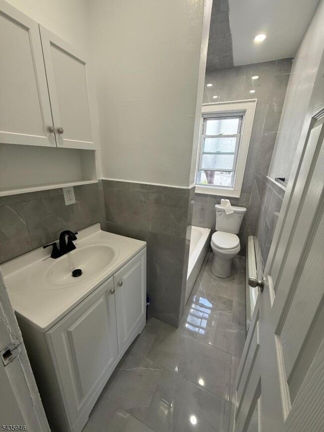 Building Photo - 85 Sunnyside Terrace