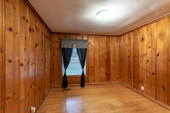 Building Photo - Fantastic 3/2 East Nashville w/ Bonus Room & Sunroom!